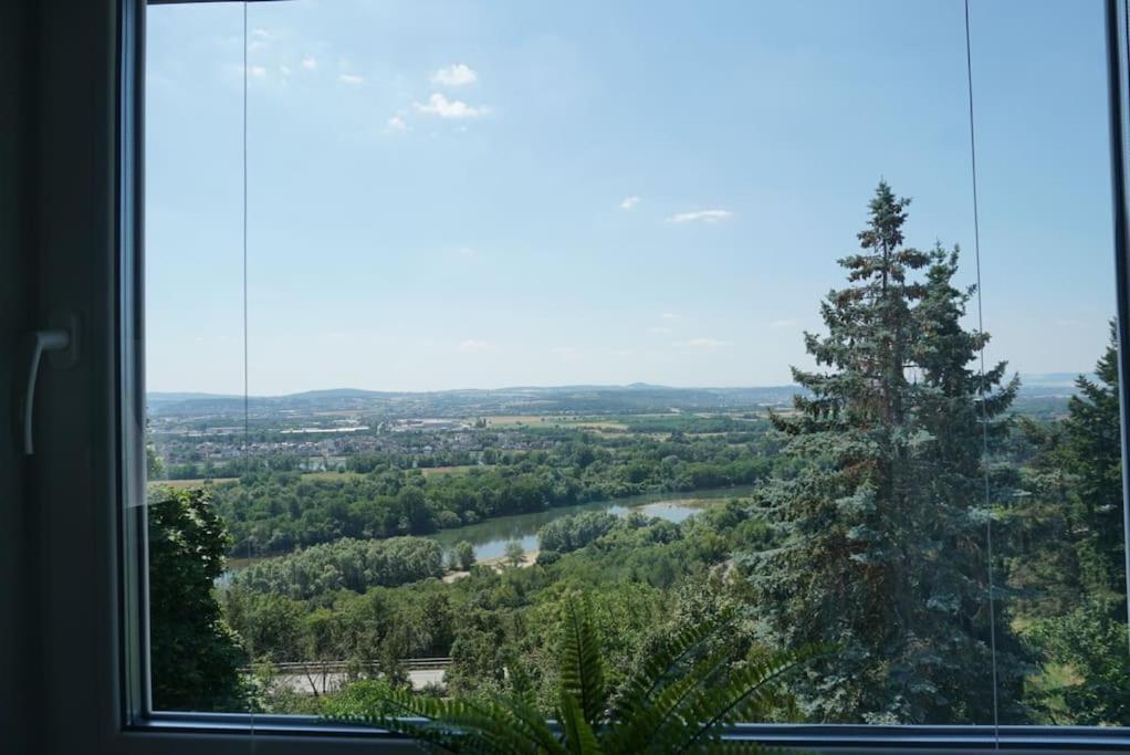 Mit Schoener Aussicht * Weitersburg